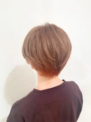 ショート カラー 乳井 悠香のヘアスタイル