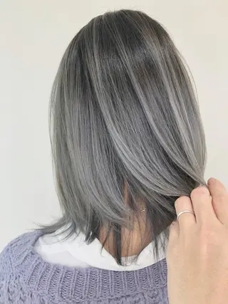 ショート カラー ito. ブリーチ/髪質改善のヘアスタイル