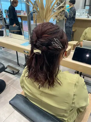 ミディアム ヘアアレンジ 透明感カラー×ヘア アレンジ🪽しおりのヘアスタイル