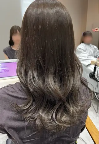 ロング SOYON栄 山下麻央のヘアスタイル