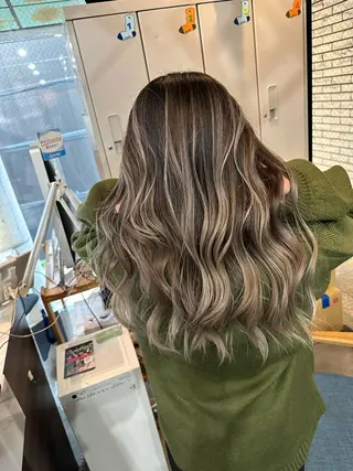 ロング カラー 難波ブリーチカラー 伊藤洋輝のヘアスタイル