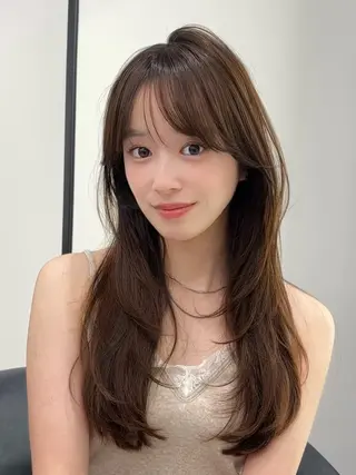 ロング ブリーチなしヘーゼル 🤎透明感カラー 唯のヘアスタイル