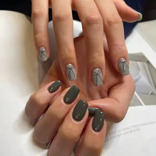 ネイル anyora nail salon所属・大人ワンホン キラキラ／Ayanoのネイルデザイン