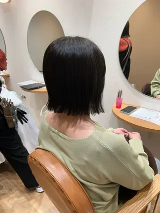 ミディアム カラー 宮本 季奈のヘアスタイル