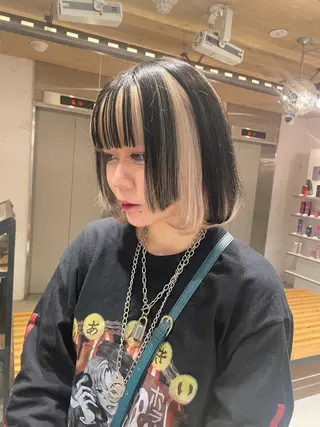 ミディアム カラー LUNTY NAMBA所属・艶ハイトーン👑♡ NATSUKIのヘアスタイル