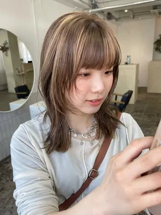 ミディアム カラー Terve.野崎 真里奈のヘアスタイル