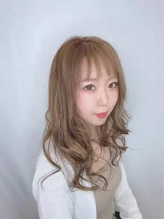 セミロング カラー Gaudi / ガウディのヘアスタイル