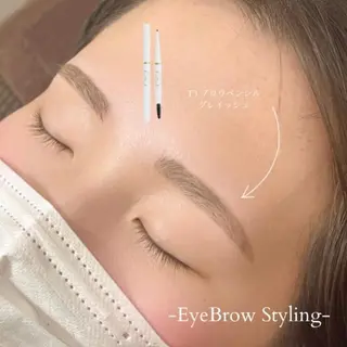 アイブロウ Eyelash Salon Blanc所属・猪股 萌々のマツエク・マツパデザイン