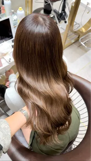 セミロング カラー ヘアアレンジ yuuto🌈 冬の透け感カラーのヘアスタイル