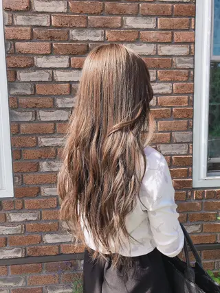 ロング アンディアーモカリーノ所属・かわい りなのヘアスタイル