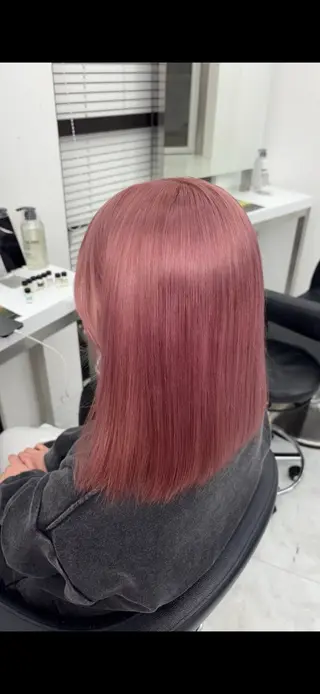 ミディアム カラー 🖤ハイトーン× レイヤー🖤SARAのヘアスタイル