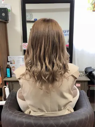 セミロング 是枝 さくらのヘアスタイル