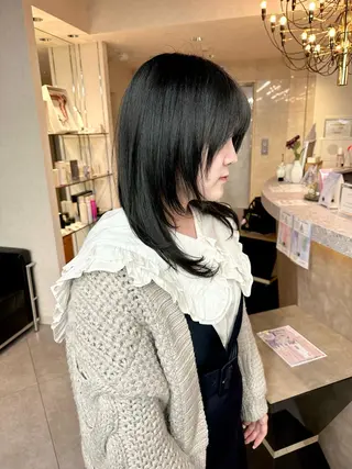 ミディアム カラー パーマ ヘアアレンジ ウルフとハイトーン みっちー✂️のヘアスタイル