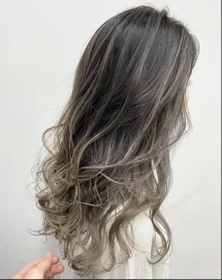 カラー 村井 隆仁のヘアスタイル