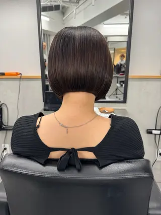 ショート 切りっぱなしボブ レイヤー/縮毛矯正のヘアスタイル