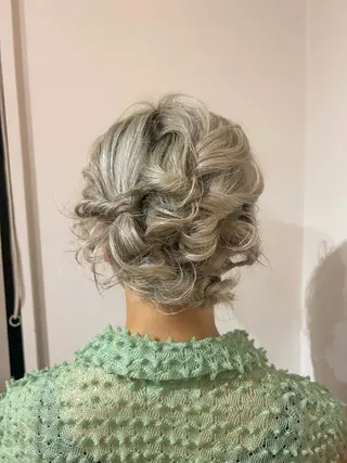 メイ🩰wカラー/ お呼ばれヘアのヘアスタイル