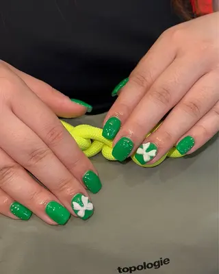 ネイル Nes.Nail所属・Miyagi Asamiのネイルデザイン