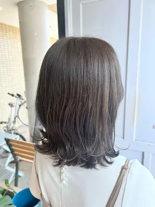 セミロング カラー ツキダテ ユイのヘアスタイル