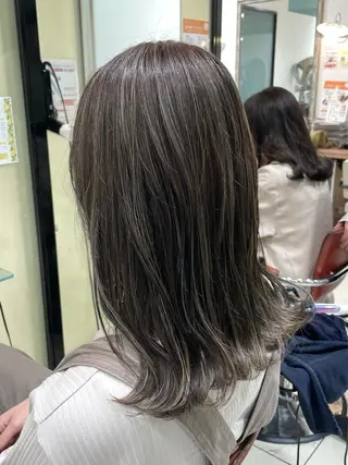 セミロング カラー 井上 武輝のヘアスタイル