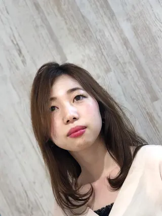 ミディアム 大場 優のヘアスタイル