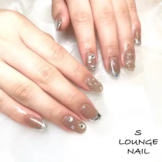 ネイル S LOUNGE NAIL所属・パーツたくさん🍓 SUMIのネイルデザイン