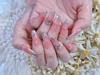 セミロング カラー ネイル Lea NAILsalon所属・Le’a NailSalonのネイルデザイン