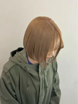 ショート カラー ⭐ハイトーンブリーチ ミルクティーピンクのヘアスタイル