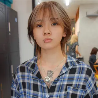 ミディアム ブロンド／ブリーチ 【SITY.】のヘアスタイル