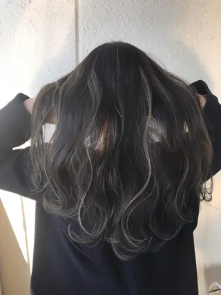 ロング カラー パーマ ヘアアレンジ メンズハイトーン メンズバレイヤージュのヘアスタイル