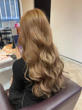 ロング カラー 個室サロンLOUIMADNA栄店所属・髪質改善美容師 個室サロン白金厚哉のヘアスタイル