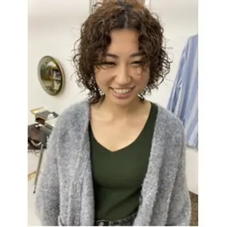 ミディアム パーマ qiie ワンカラー ダブルカラーのヘアスタイル