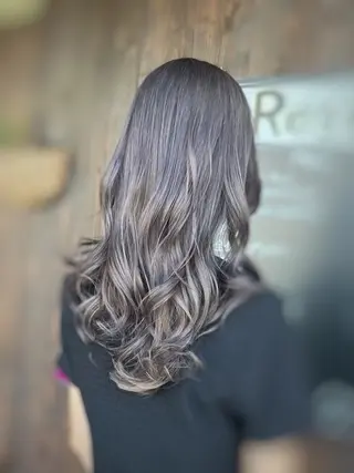 セミロング カラー ヘアアレンジ ハイトーン・ブリーチ ムラ修正　八須　錬のヘアスタイル