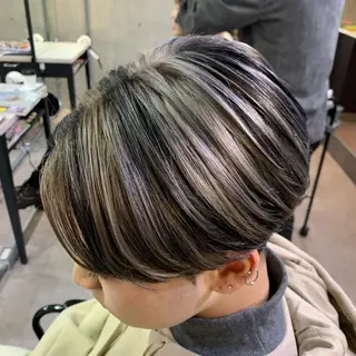 ショート カラー 及川シゲル 髪質改善講師のヘアスタイル