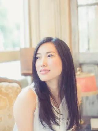 ロング カラー ヤナ マネージャーのヘアスタイル