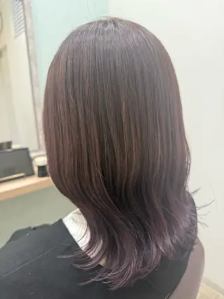 ミディアム カラー 伊藤 優里のヘアスタイル