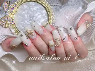 ロング ✨Nailsalon Vi+✨のネイルデザイン