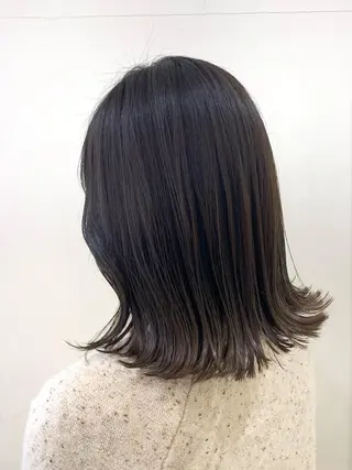 ミディアム カラー ぱつっとボブ/ 小野あかねのヘアスタイル