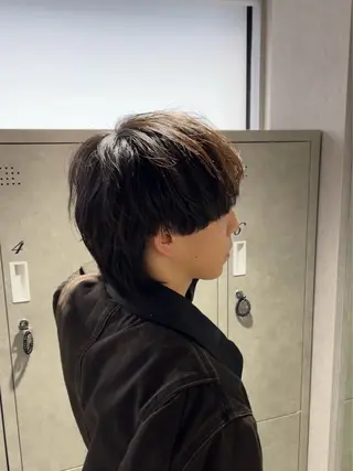 ショート カラー パーマ メンズ 【シャドウパーマ センターパート】義心のヘアスタイル