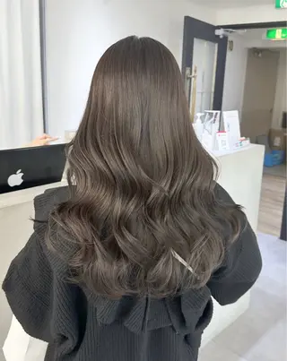 カラー shizuku / 🕊️透明感艶カラーのヘアスタイル