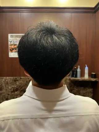 ミディアム メンズ ヒロ銀座バーバーショップ丸の内所属・秋山 琳太のヘアスタイル