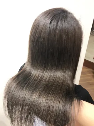 セミロング カラー PALETTE(パレット)所属・SHIORI💜口コ ミNo.1艶カラーのヘアスタイル