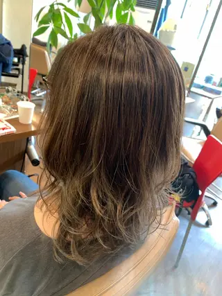 ミディアム カラー coupe ciseauxのヘアスタイル