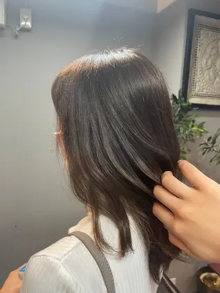 ミディアム カラー alu所属・マキノ キョウカのヘアスタイル