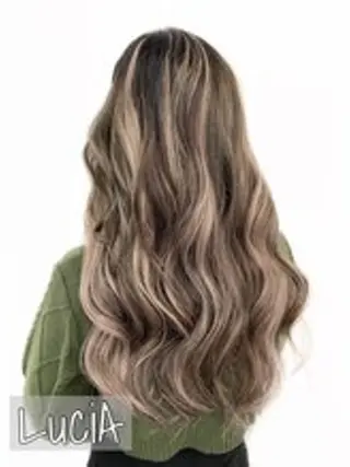 カラー ヘアアレンジ ロング エクステ LuciAのヘアスタイル