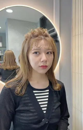 セミロング maya レイヤーカットのヘアスタイル