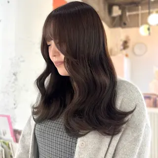 ロング カラー 服部 沙弥佳のヘアスタイル