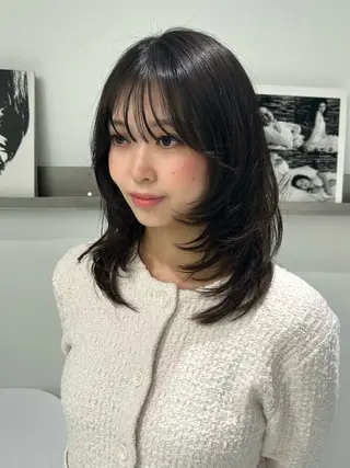 ミディアム レイヤー／マツエク 💋𝑨𝑵𝑵𝑨のヘアスタイル