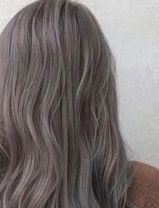 ロング カラー ニシキオリ ユウキのヘアスタイル