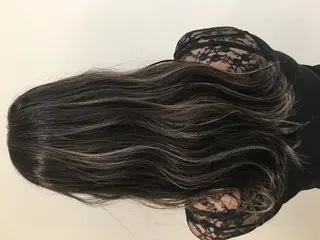 ミディアム due hair 京都駅前店 MILBON オージュア認定サロン【デューヘアー】所属・ハイトーンブリーチ 土坂 由志【京都】のヘアスタイル