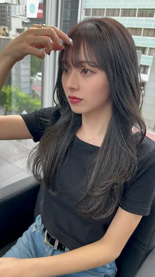 セミロング i.osaka所属・たつ/レイヤーカット 顔周り/髪質改善のヘアスタイル